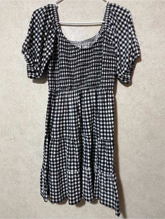 Emerald Dresses & Skirts - Emerald Black and White Gingham Puff-Sleeve Midi Dress